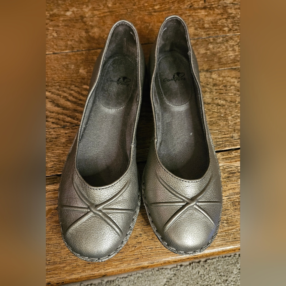 I Love Comfort Women's Metallic Bronze Flats Size 8